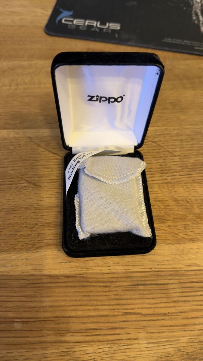 Zippo Accendini: Zippo Sterling Silber Replica 1941 – Nuovo (secondo la descrizione) da Rothrist venduto da verumal