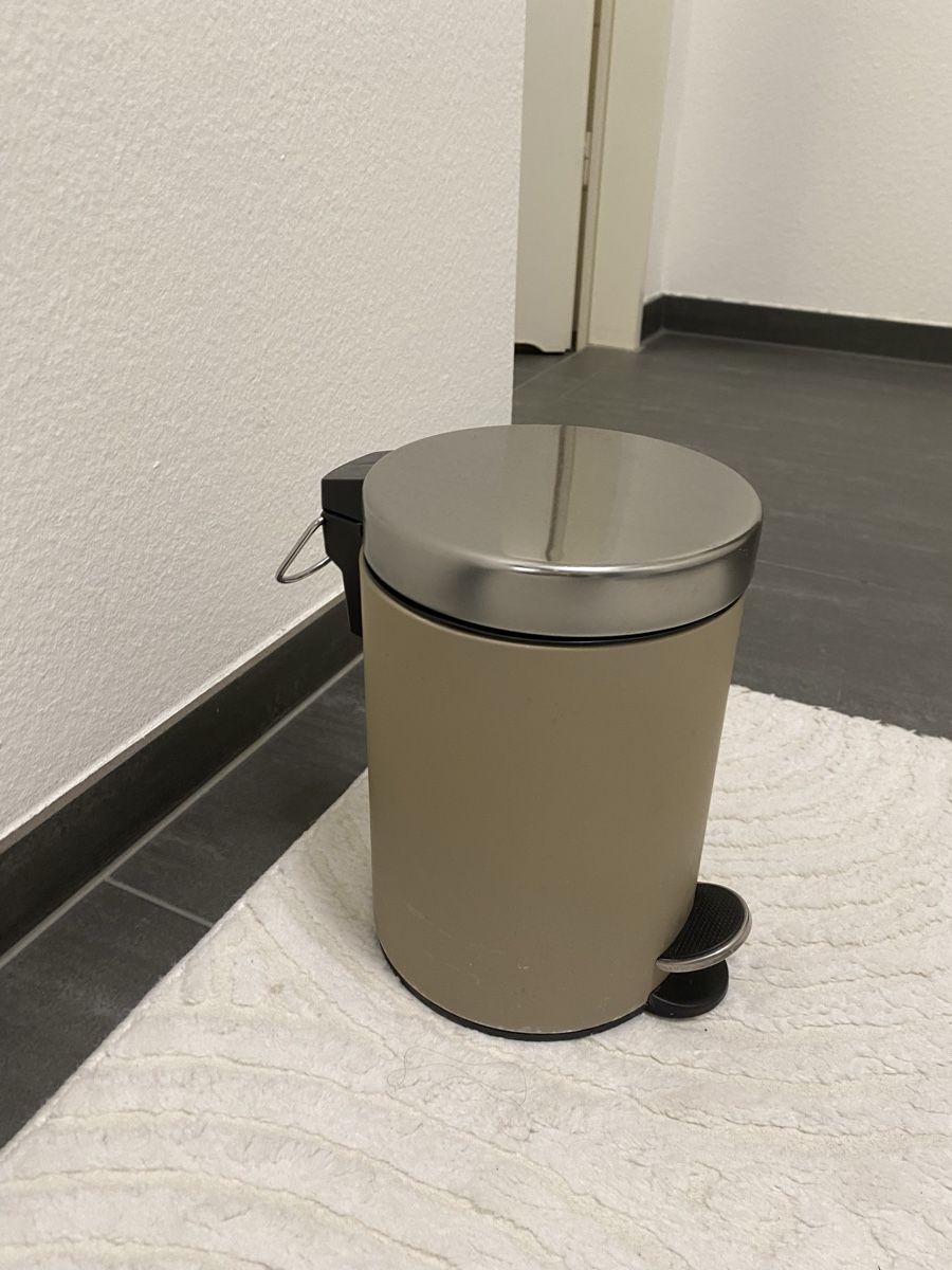 Ikea Abfalleimer: Kosmetikeimer Beige mit Edelstahl-Deckel – Gebraucht aus Füllinsdorf von lau_c5vq 2