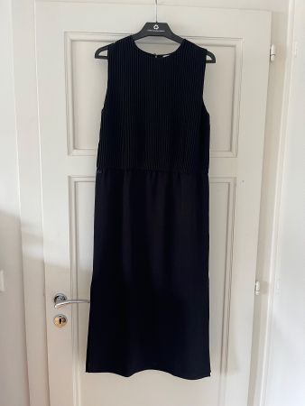 Robe midi Lacoste Live noire, taille M - Élégante et stylée!