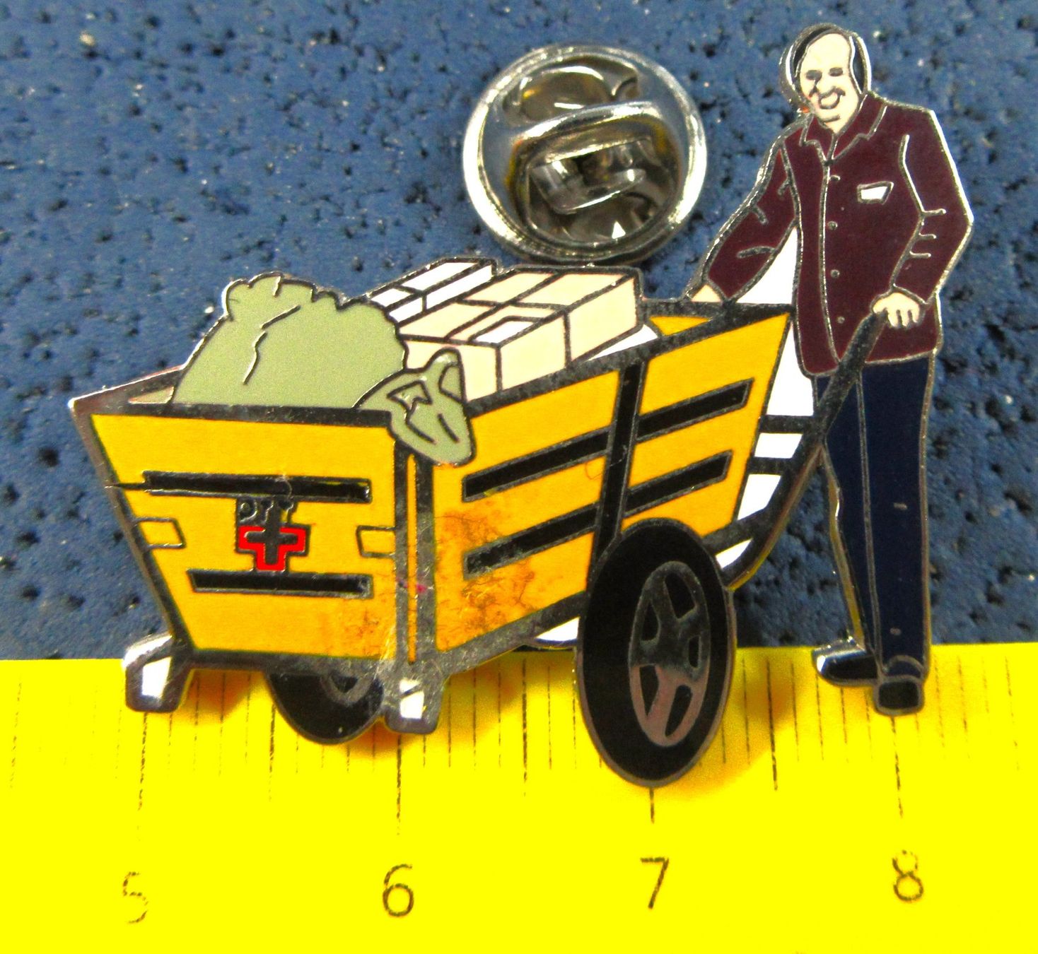 Swiss Placchette & Badge: POSTMANN MIT GROSSER HANDKARRE PIN ENAMEL – Usato da Ettingen venduto da Hausi4711