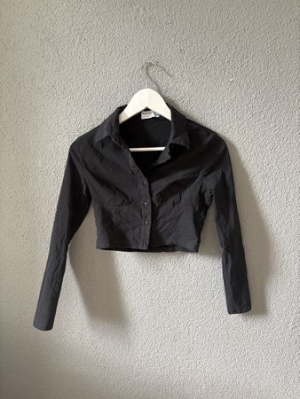 Chemise crop Bershka noire manches longues état neuf