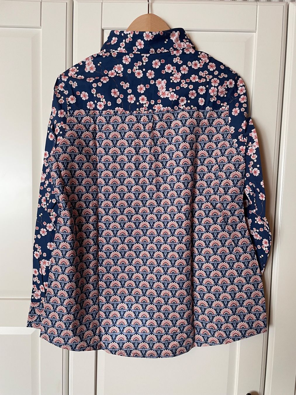 Camicette: Damen Bluse mit Blumenmuster blau gemustert – Usato da Adlikon b.Regensdf venduto da SimoneO01 3