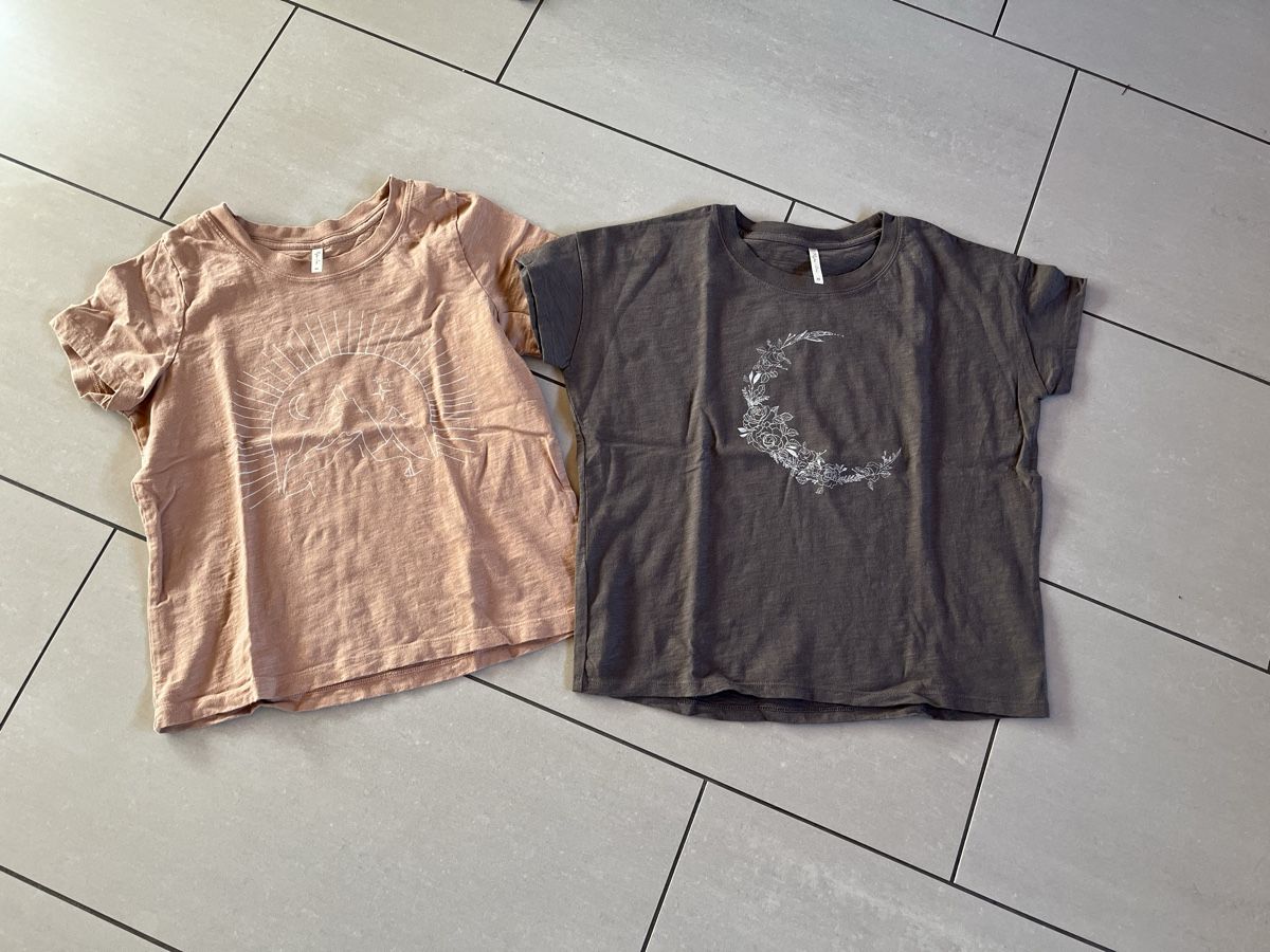 T-Shirts: Rylee & Cru, 2 Shirts XS neu – Neu (gemäss Beschreibung) aus Domat-Ems von Pepmatz