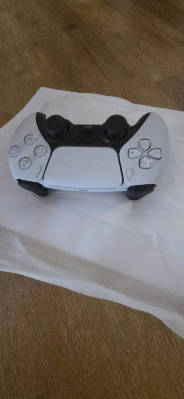 Manettes: Controller DualSense weiss, neu – Neuf avec emballage d'origine à Biel/Bienne par Aura1 1