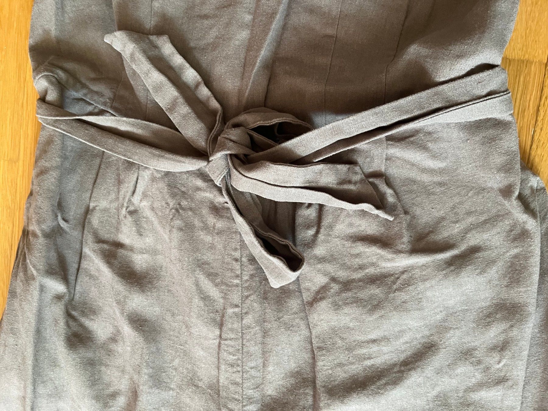Tute: NOA NOA Jumpsuit mit Leinen – Usato da Luzern venduto da Aleoschli 2