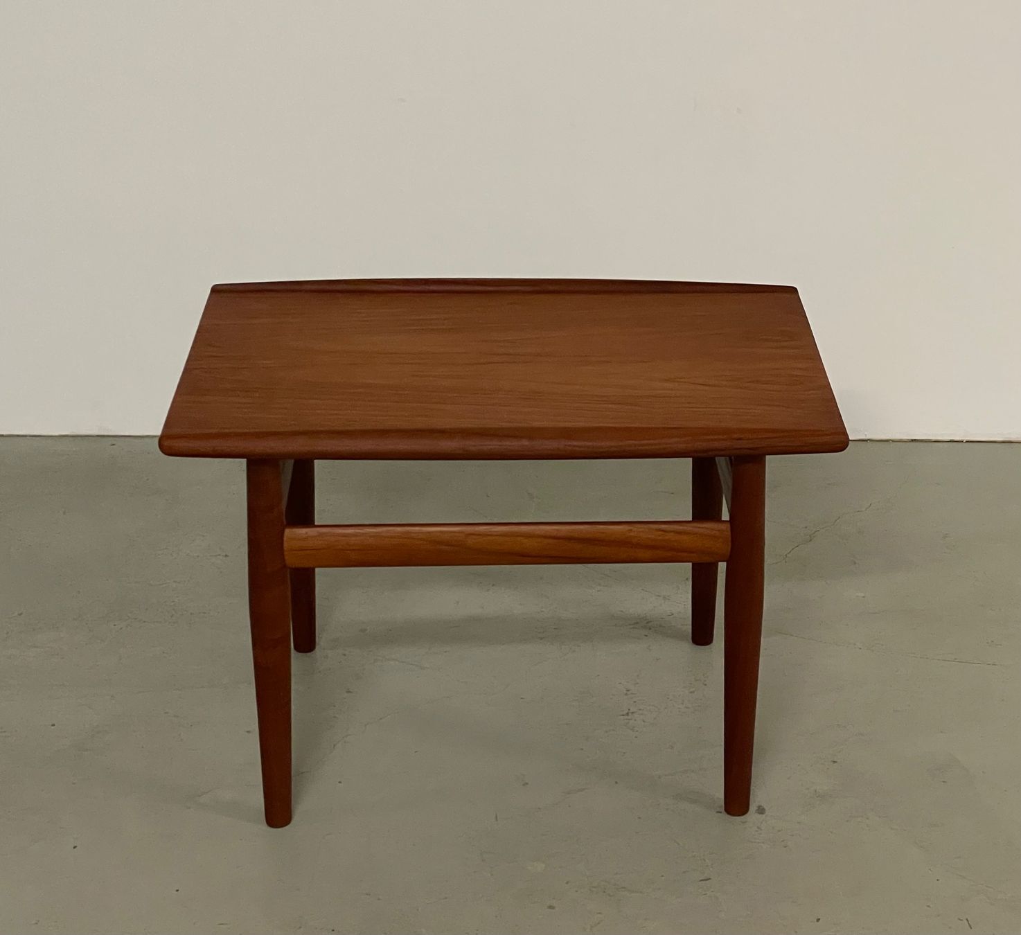 Tavoli: MidCentury Teak Sofatisch Grete Jalk 60s – Usato da Basel venduto da MidMod20C 3
