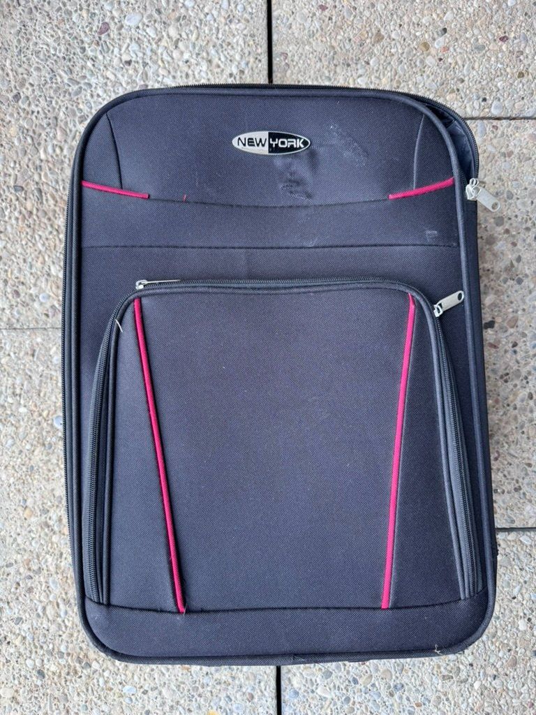 Valises de voyage: Rollkoffer Handgepäckgrösse – D'occasion à Kilchberg ZH par nalbantd 1