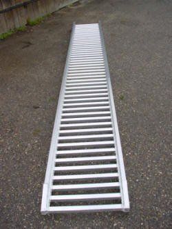 Sonstige Stalleinrichtungen: Mistrampe aus Aluminium 6 Meter Länge – Neu (gemäss Beschreibung) aus Madiswil von Enidi 2
