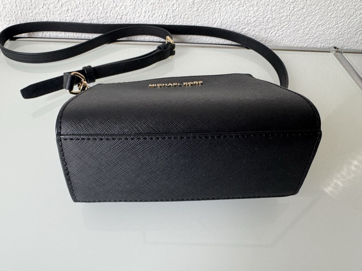 Michael Kors Taschen für Damen: Michael Kors kleine Handtasche – Gebraucht aus Hergiswil NW von Arbours 4