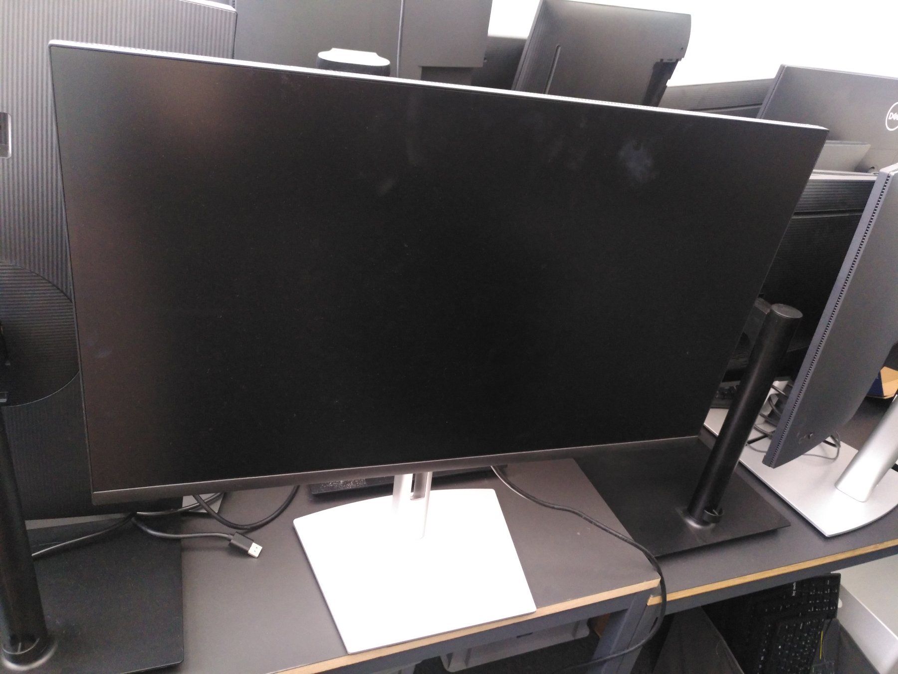 Dell Monitor: Dell Bildschirm, Modell P3221D – Nuovo (secondo la descrizione) da Zürich venduto da sar_7qmm