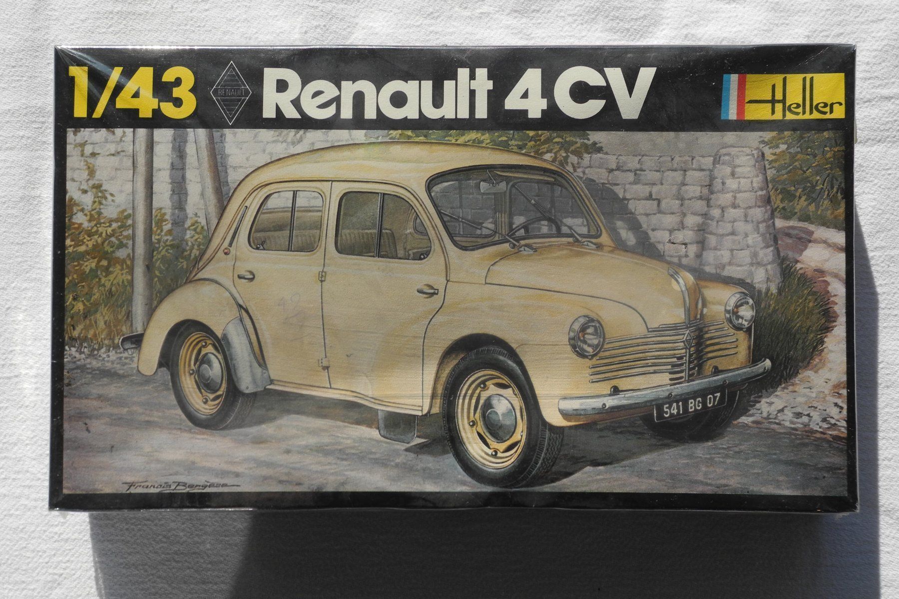 Heller Modellini d'auto: Heller Bausatz Renault 4CV – Nuovo e nell'imballaggio originale da Biel/Bienne venduto da Missourip