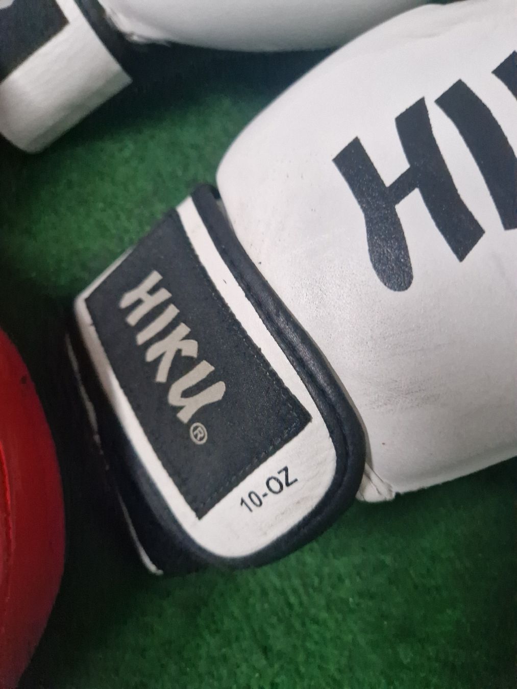 Guanti & manicotti: Box Handschuhe und ptatze  – Usato da Rothrist venduto da Aloe16 1