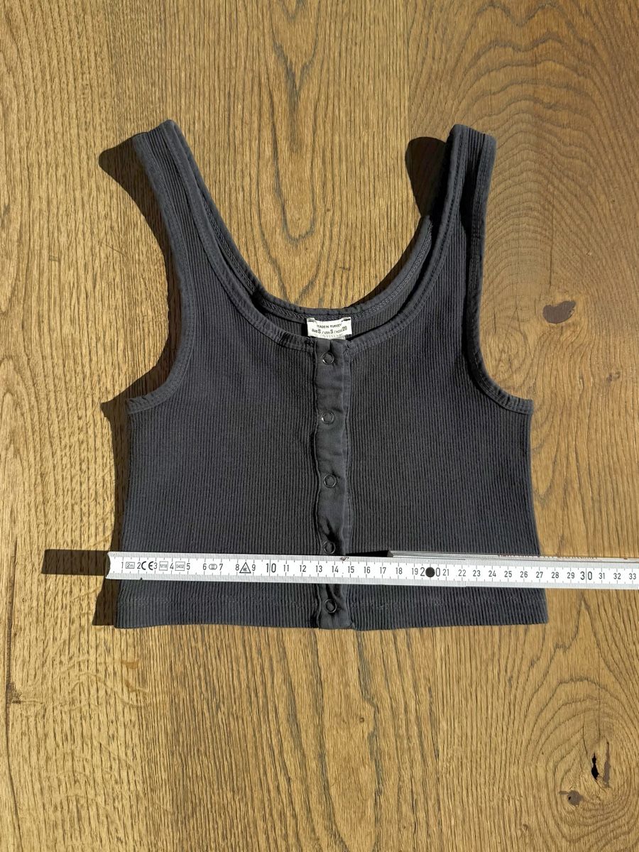 Pull&Bear Top: Pull&Bear Crop Top Grau Gerippt Knöpfe | S – Usato da Samedan venduto da K7kgh 6