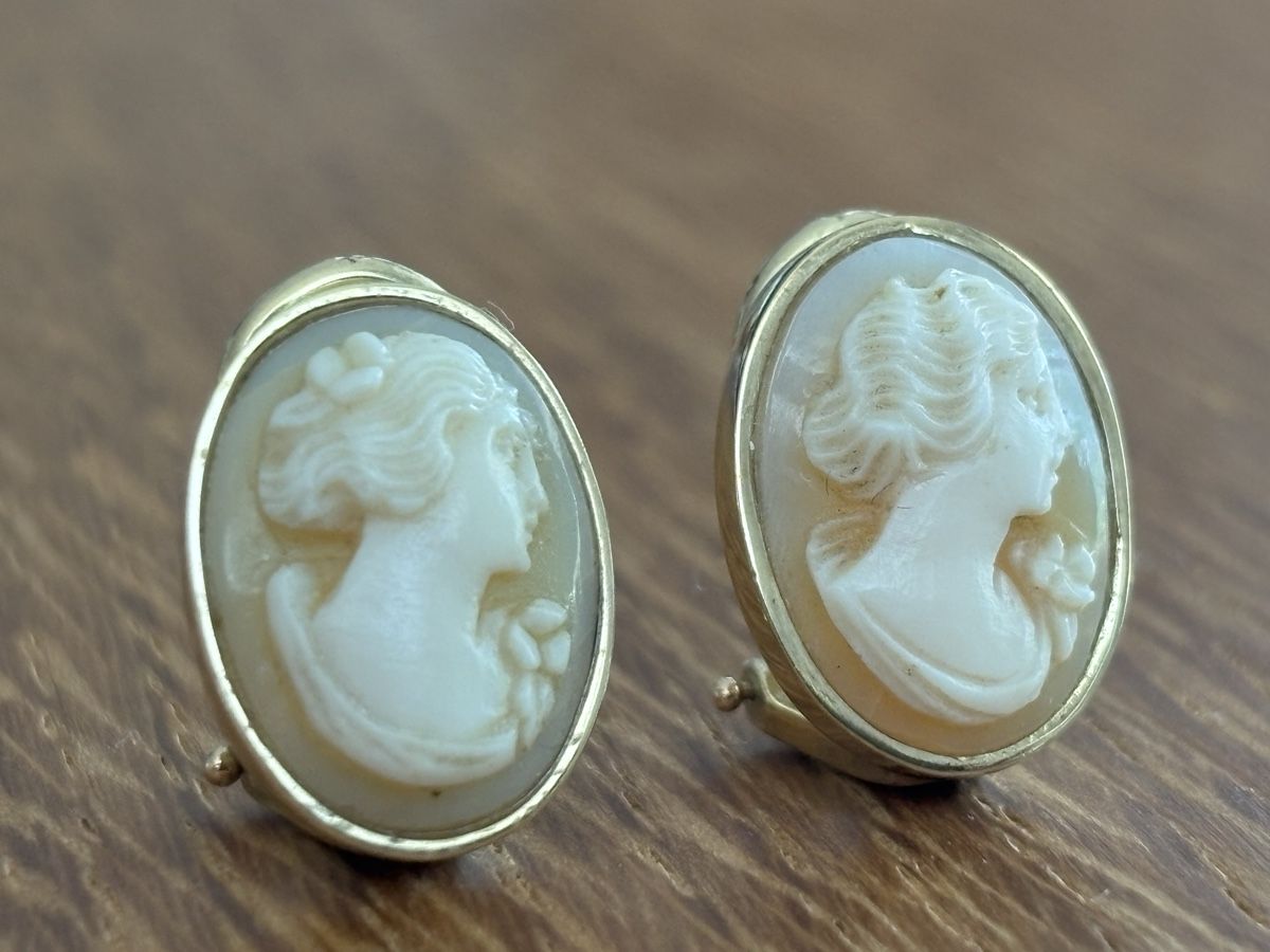 Orecchini pendenti & Orecchini a lobo: 18k gold and cameo earrings – Nuovo (secondo la descrizione) da Aarau venduto da banzinho 3