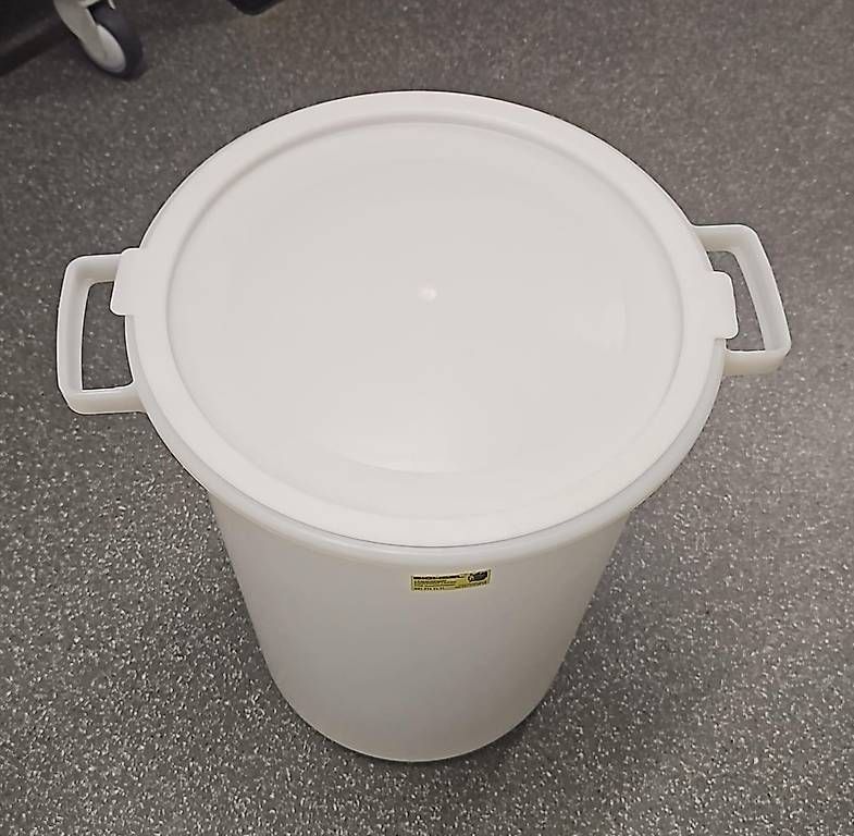 Contenitori & Simili: Behälter 50 Liter Kunststoff mit Deckel – Usato da Walchwil venduto da phi_wpp6