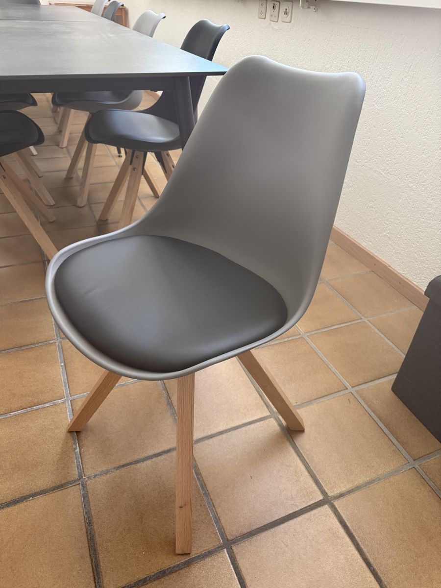 Set di tavolo e panche: 1 Tisch und 6 Stühle NEU – Nuovo (secondo la descrizione) da Windlach venduto da Magaglio 2
