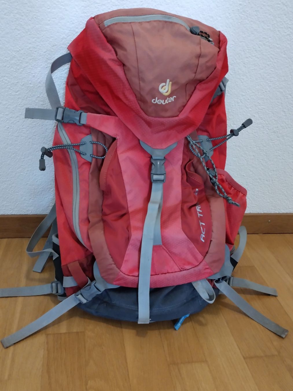 Deuter Rucksäcke: Wanderrucksack Deuter Act trail 32 – Gebraucht aus Horw von