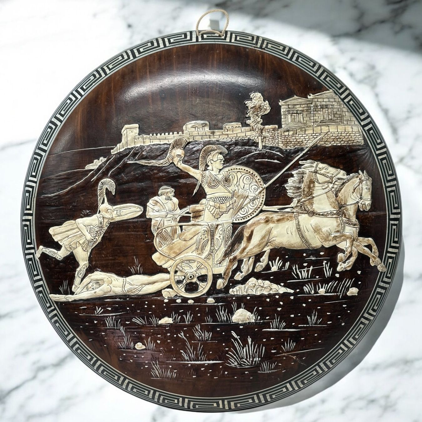 Skulpturen & Statuen: Bas-relief mural en céramique émaillée, Grèce antique – Gebraucht aus Morges von Auct