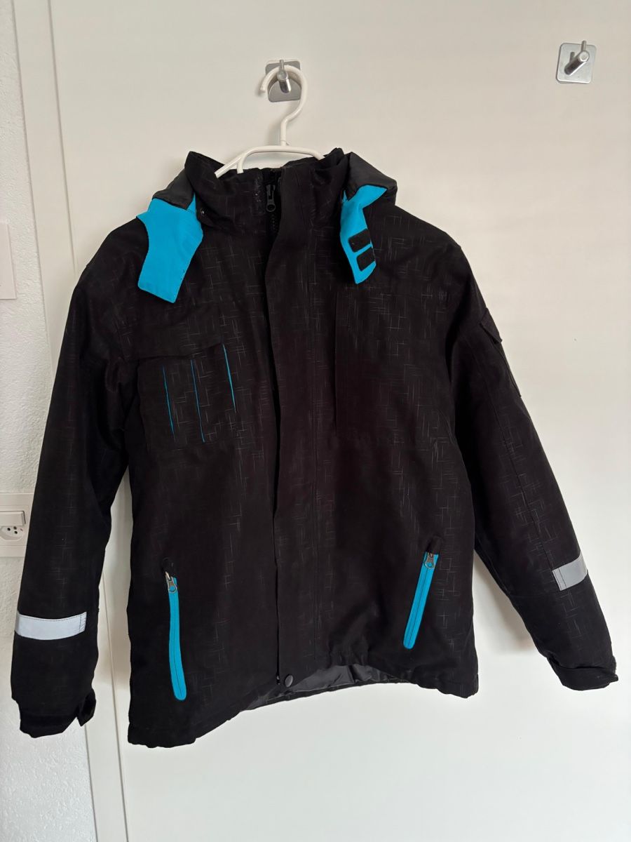 Giacche: Atrium Winter Jacket, Black with Blue Accents, Size 152 – Usato da Marin-Epagnier venduto da Kty_1907 2