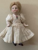 antike Porzellan-Puppenstubenpuppe - 10 cm gross