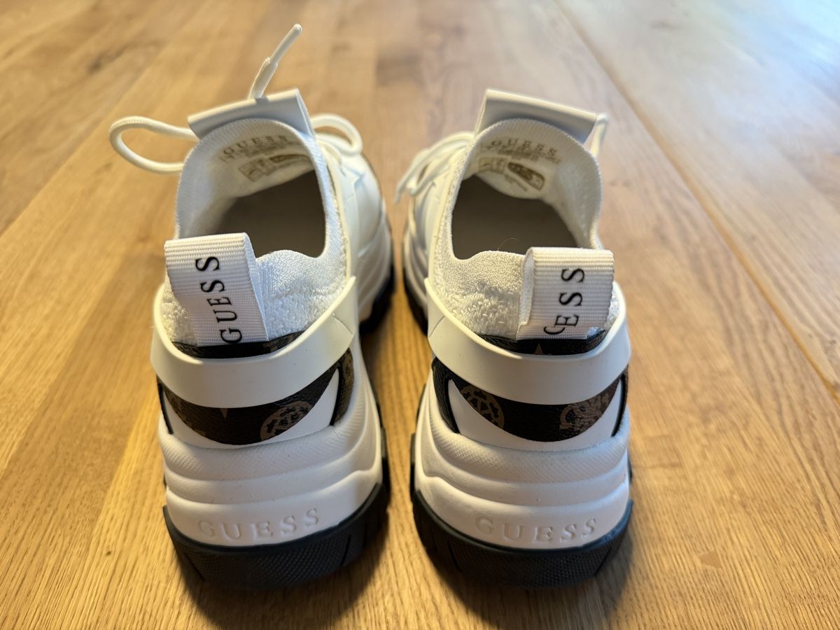 Guess Scarpe da donna: GUESS Plateau-Schuhe Gr. 37 – Usato da Windlach venduto da Binchen0 3