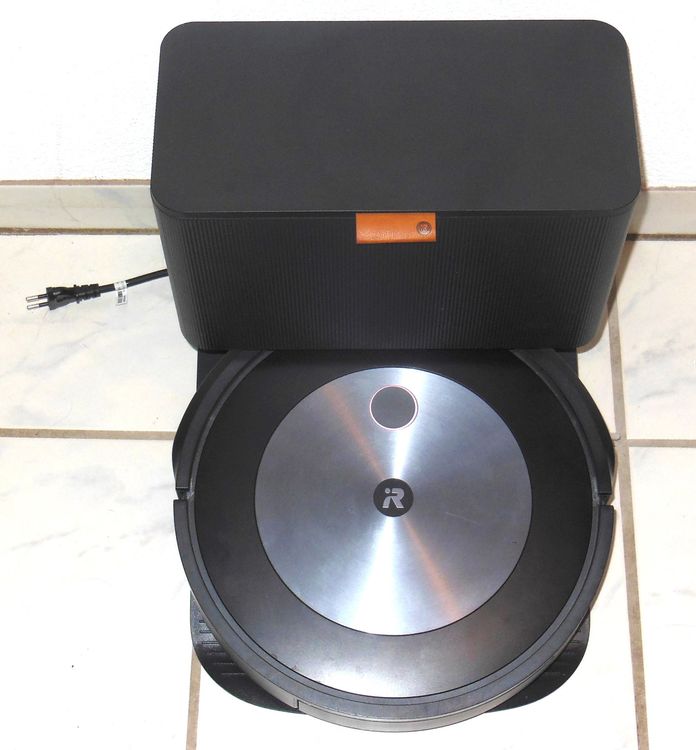 iRobot Roomba Roboter Staubsauger Mod. j7+ mit Absaugstation (Gebraucht ...