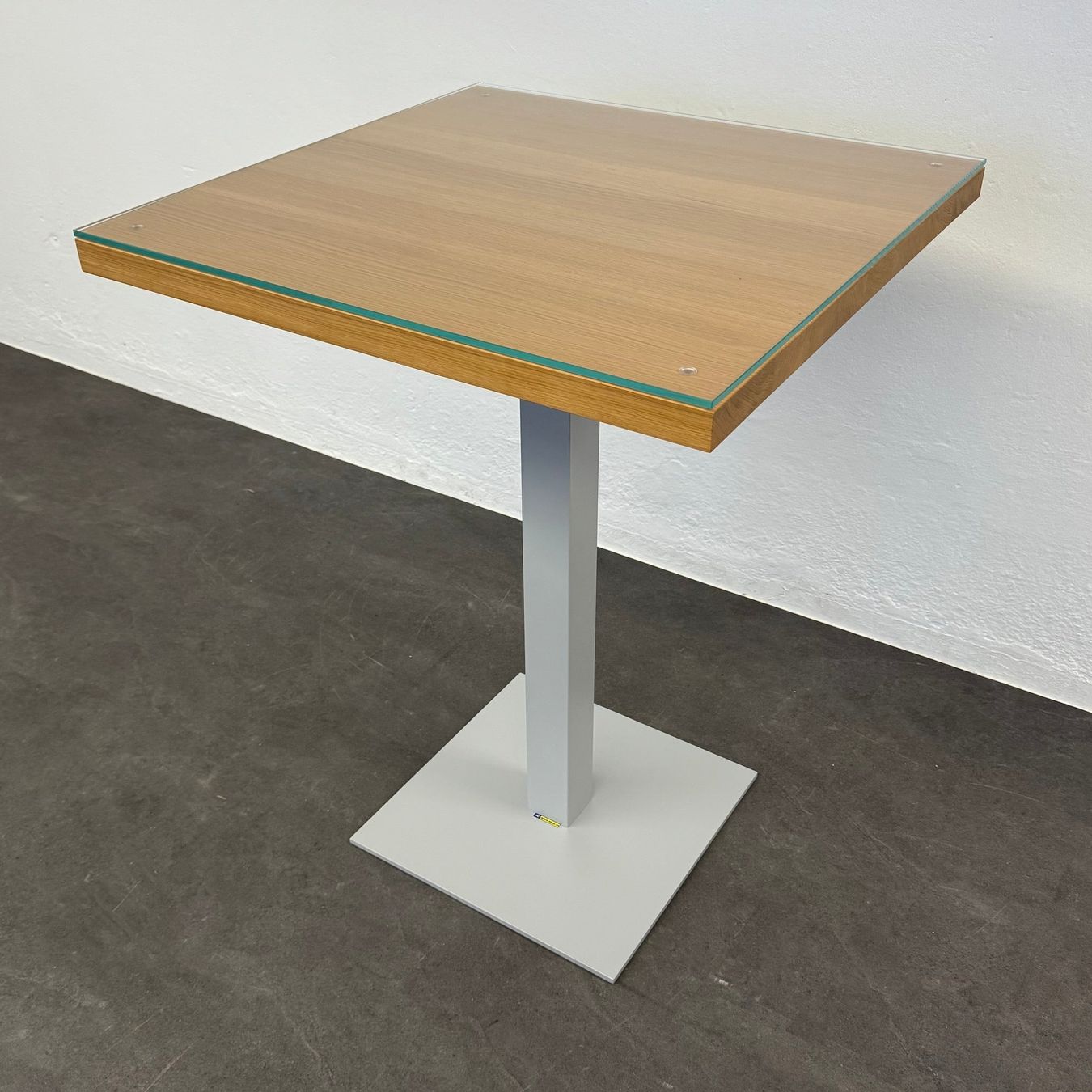 Tische: Zoom Tix Stehbartisch mit Glasplatte 800x800mm – Gebraucht aus Schönenwerd von mcofficeshop 2