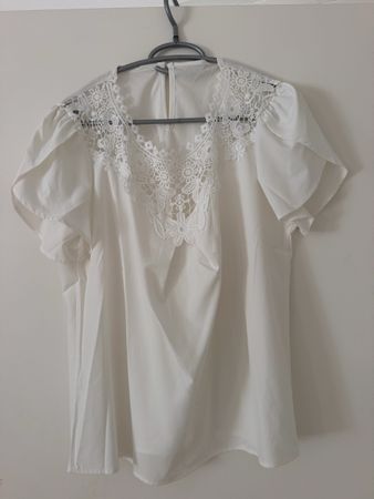 Chemise blanche sans manches dentelle taille M état neuf