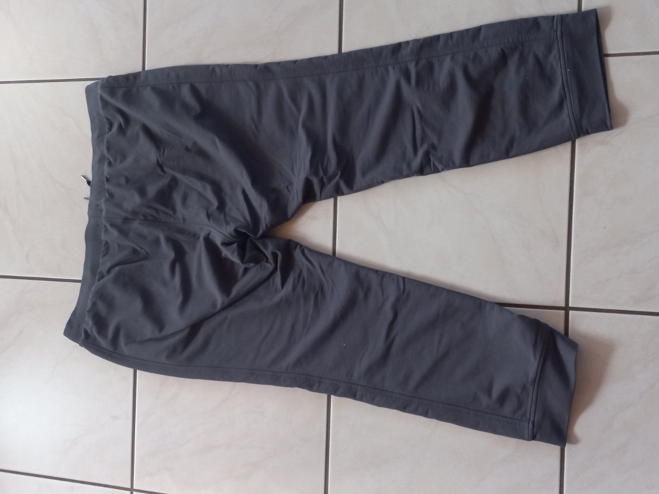 Pantaloni: Schneider Trainingshose  dunkelgrau, warm. – Usato da Winistorf venduto da acreativ 3