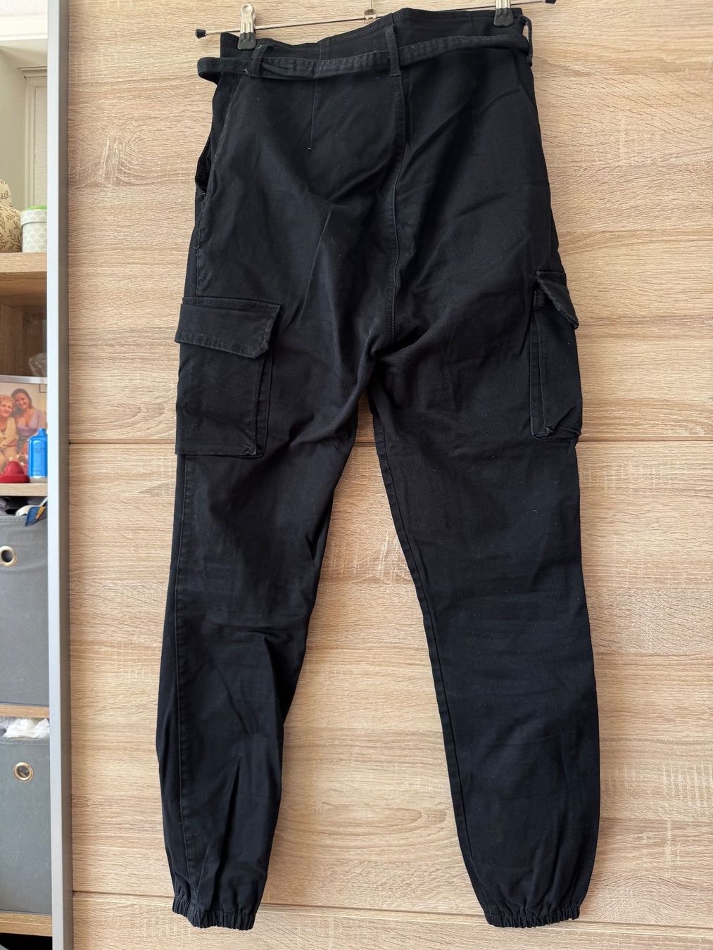 Tally Weijl Pantaloni: Pantalon cargo noir – Usato da Montreux venduto da Izapechee 2