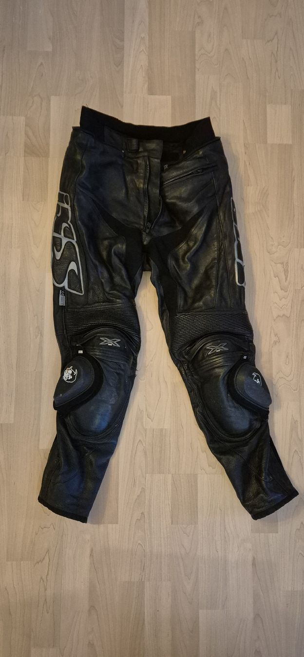 IXS Completi: IXS Lederkombi 2-Teiler, Grösse 52 – Usato da Rudolfstetten venduto da kbarac 1