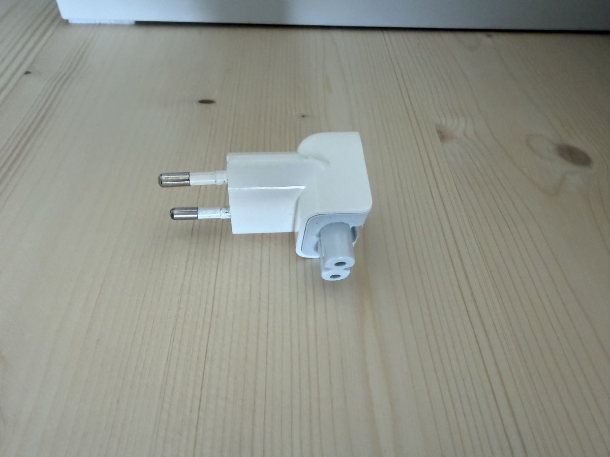 Apple Laufwerke & Adapter: Original Apple Netzteil - CH Stecker – Neu (gemäss Beschreibung) aus Zürich von fluzue