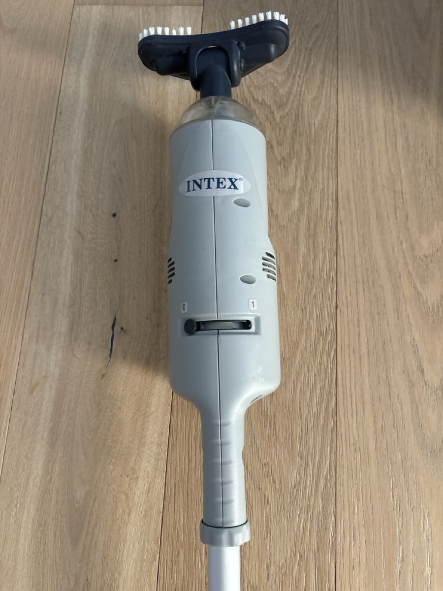 Intex Schwimmbad: Poolsauger Intex – Gebraucht aus Buttwil von Simon5632