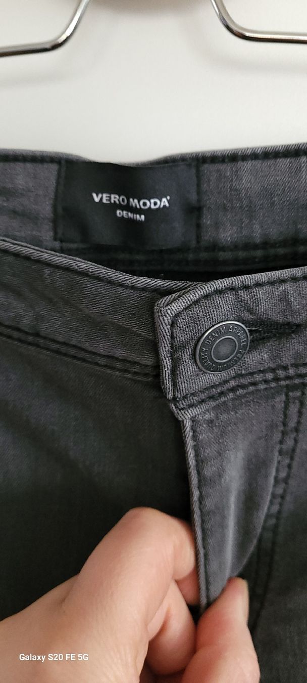 Vero Moda Jeans: Vero Moda Jeans Gr.L/32 – Usato da Oberaach venduto da Svea11 6