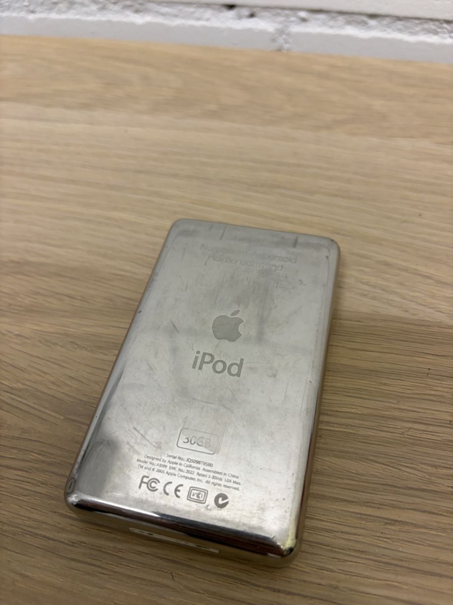 Apple Lettore multimediale portatile: Apple iPod Classic 5. Generation 30GB weiss – Usato da Thun venduto da Buchholtron 1