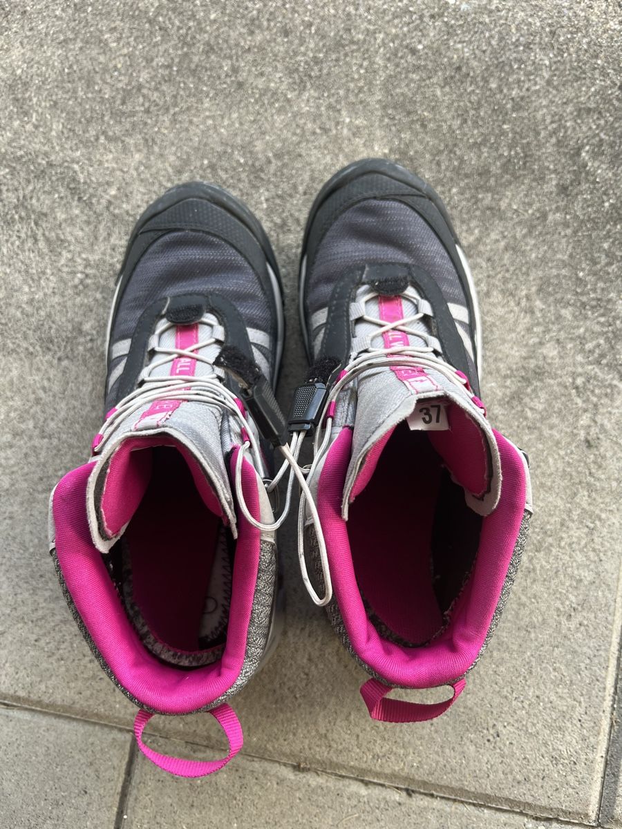 Decathlon Scarpe per ragazze: Quechua Wanderschuhe, Grösse 37, Top Zustand! – Usato da Frasnacht venduto da Babuzi 1