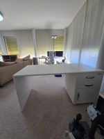 Schreibtisch weiss mit Schubladen und Fach guter Zustand