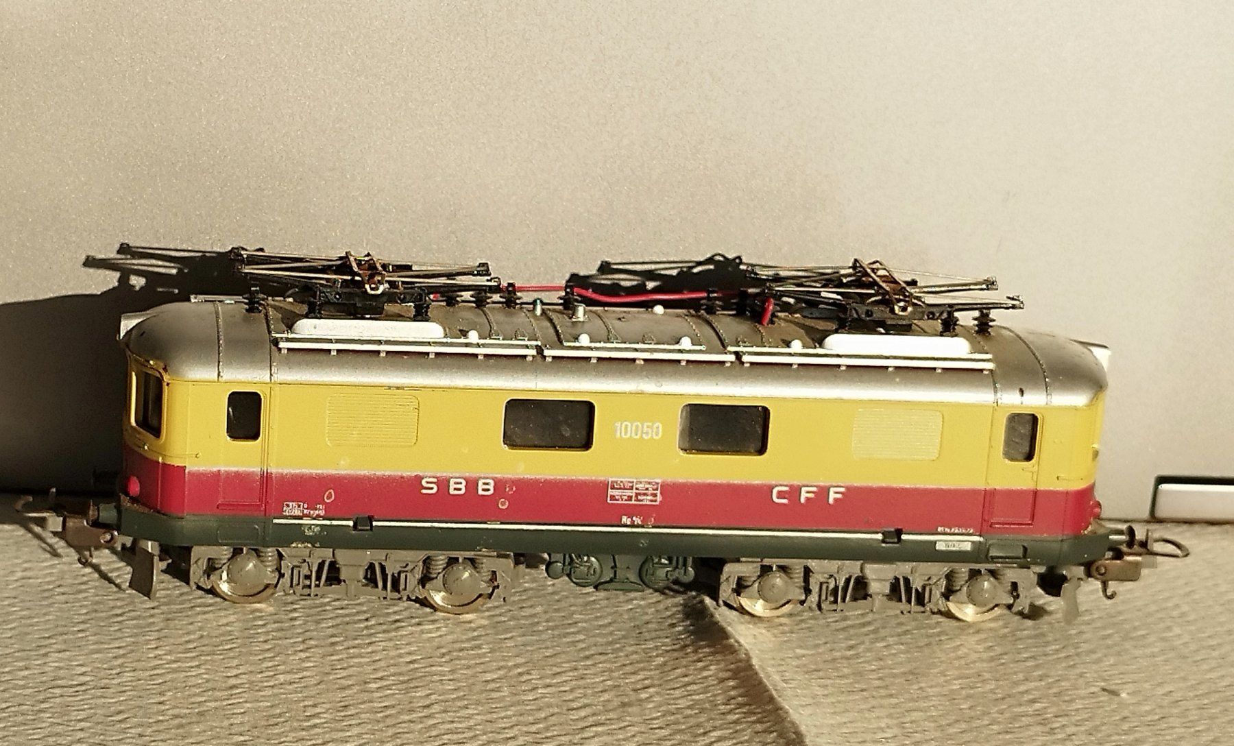 Lima Modellini di ferrovie: Lima H0 E-Lok BR 10050 SBB Gleichstrom Analog OVP – Usato da Urtenen-Schönbühl venduto da Kernbeisser25 4