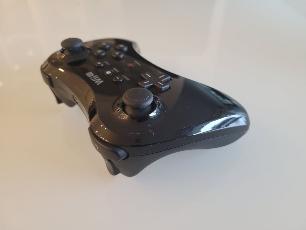 Wii U Pro Controller Original mit Ladekabel Kaufen auf Ricardo