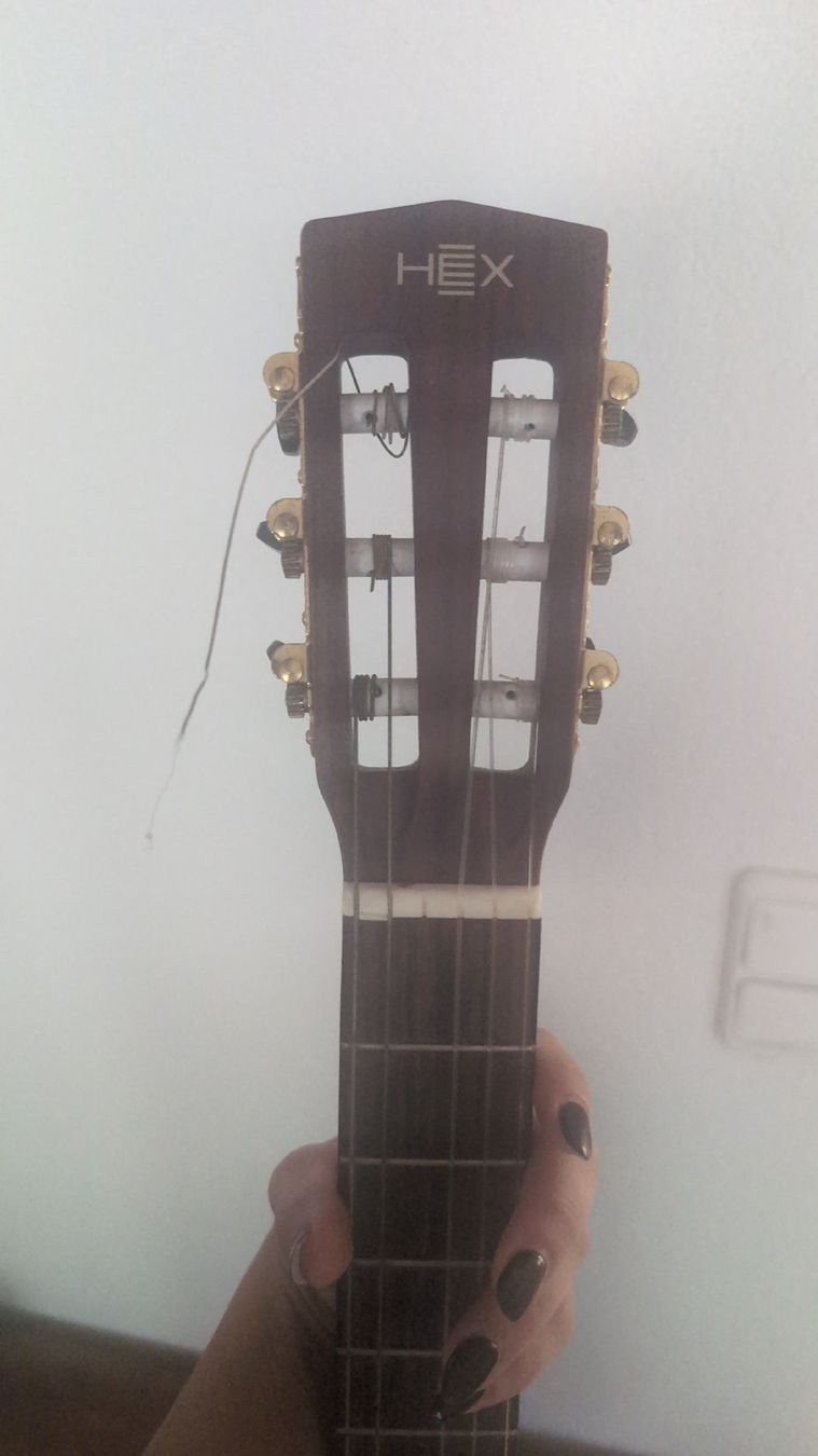 Instruments de musique: Hübsche akustische Gitarre  – D'occasion à Uster par Malinamaeder 6