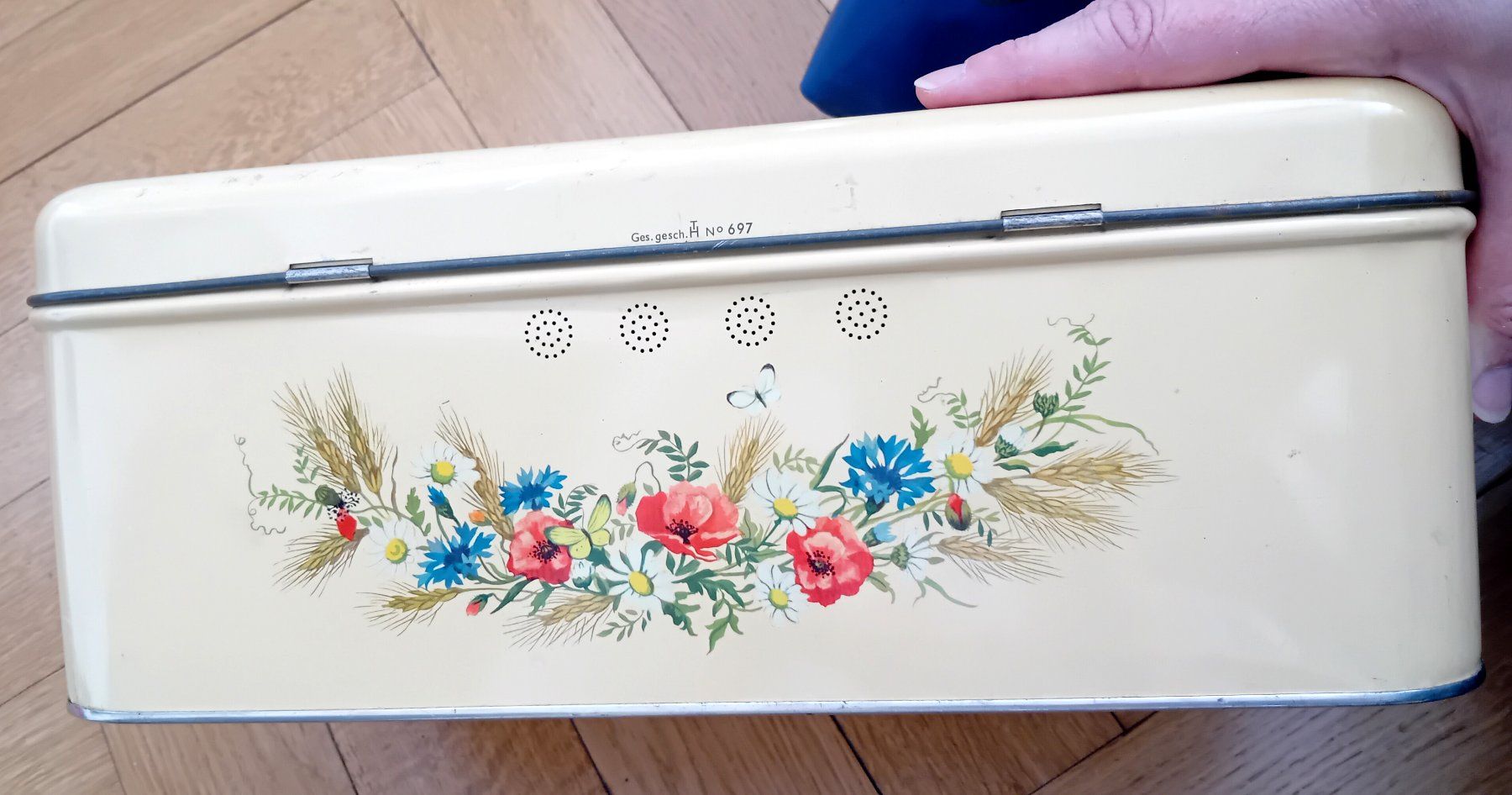 Dosen: Grande boîte à pain vintage, métal, décor prairie et fleurs – Gebraucht aus Neuchatel von Vlenoble 1