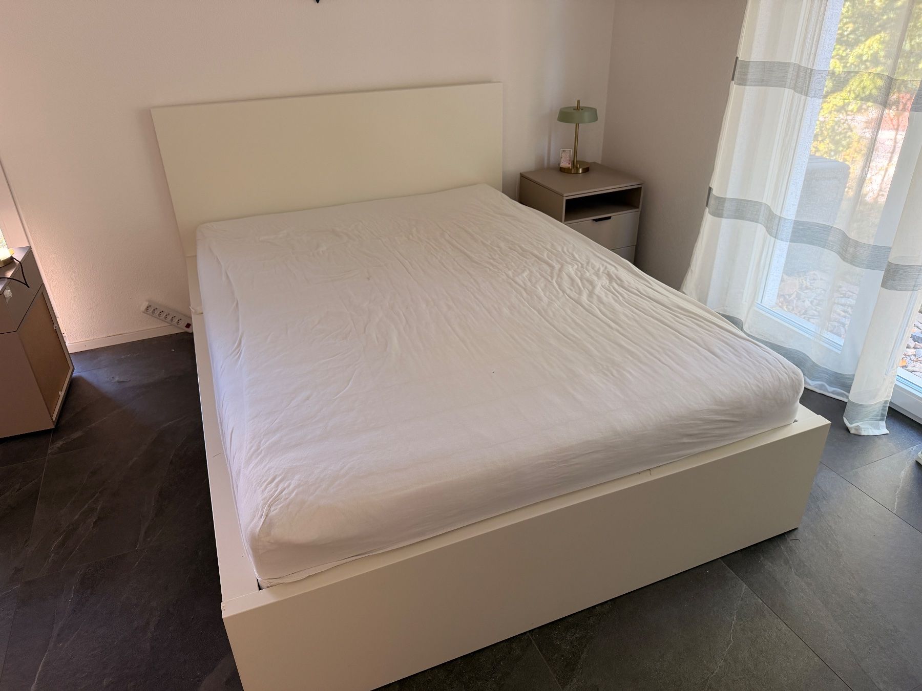 Ikea Betten: Bett Malm mit Matratze – Gebraucht aus Grellingen von bag_dnn7 1