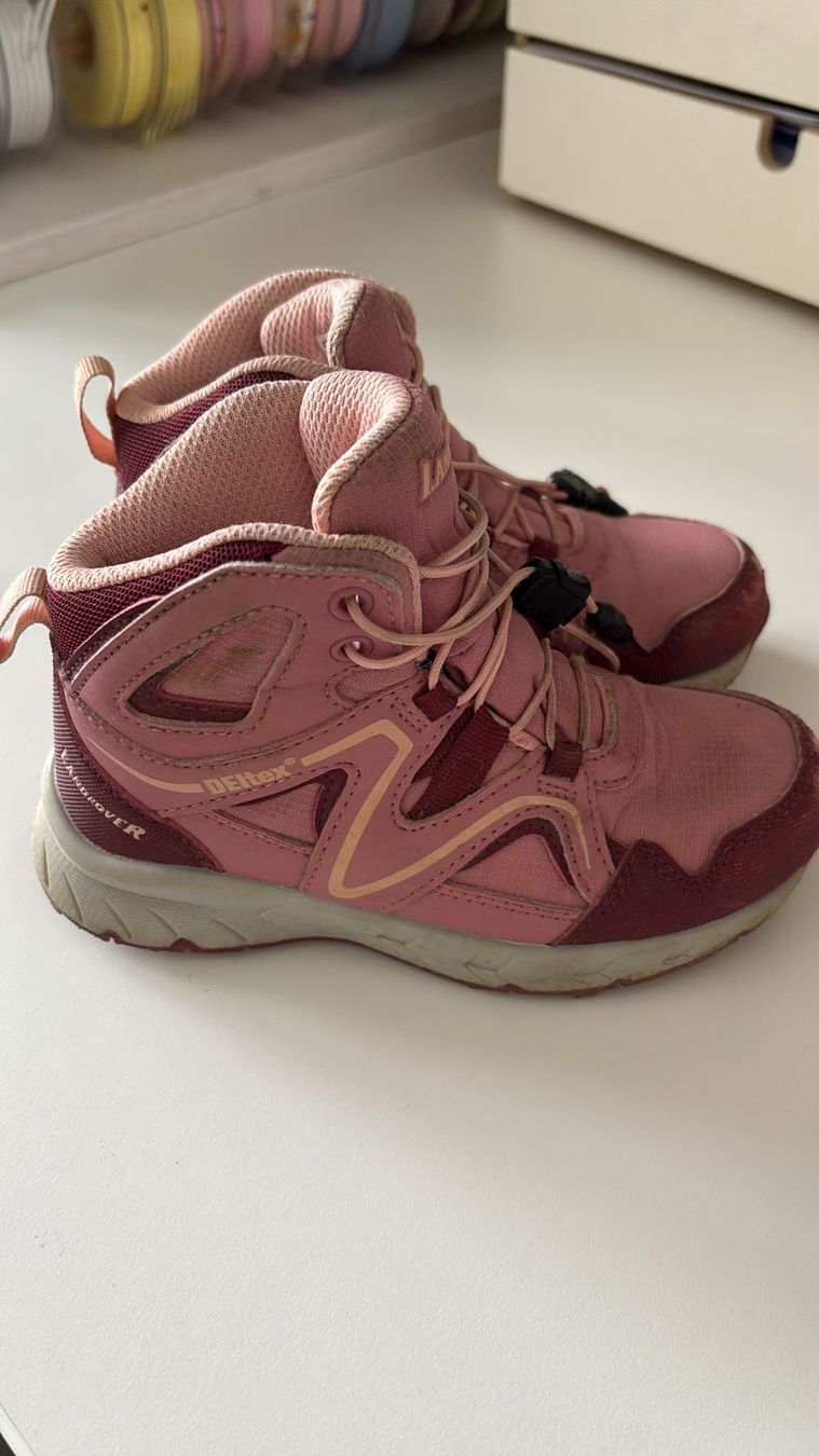 Scarpe per ragazze: Wanderschuhe Gr. 28 – Usato da Lenzburg venduto da Orzo3