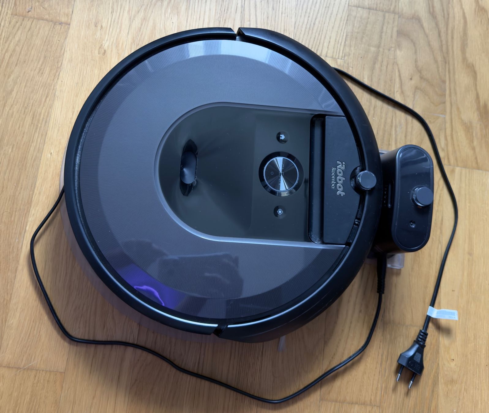 Irobot Aspirapolveri & Accessori: iRobot Roomba i8 Saugroboter inkl. Ladestation – Usato da Zürich venduto da Betrada
