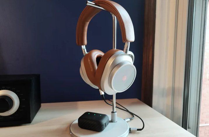 Altro in Decorazioni & Accessori: NEW M&D MASTER DYNAMIC MC300 Headphones Stand Kopfhörerständ – Nuovo (secondo la descrizione) da Zürich venduto da ser_lg25
