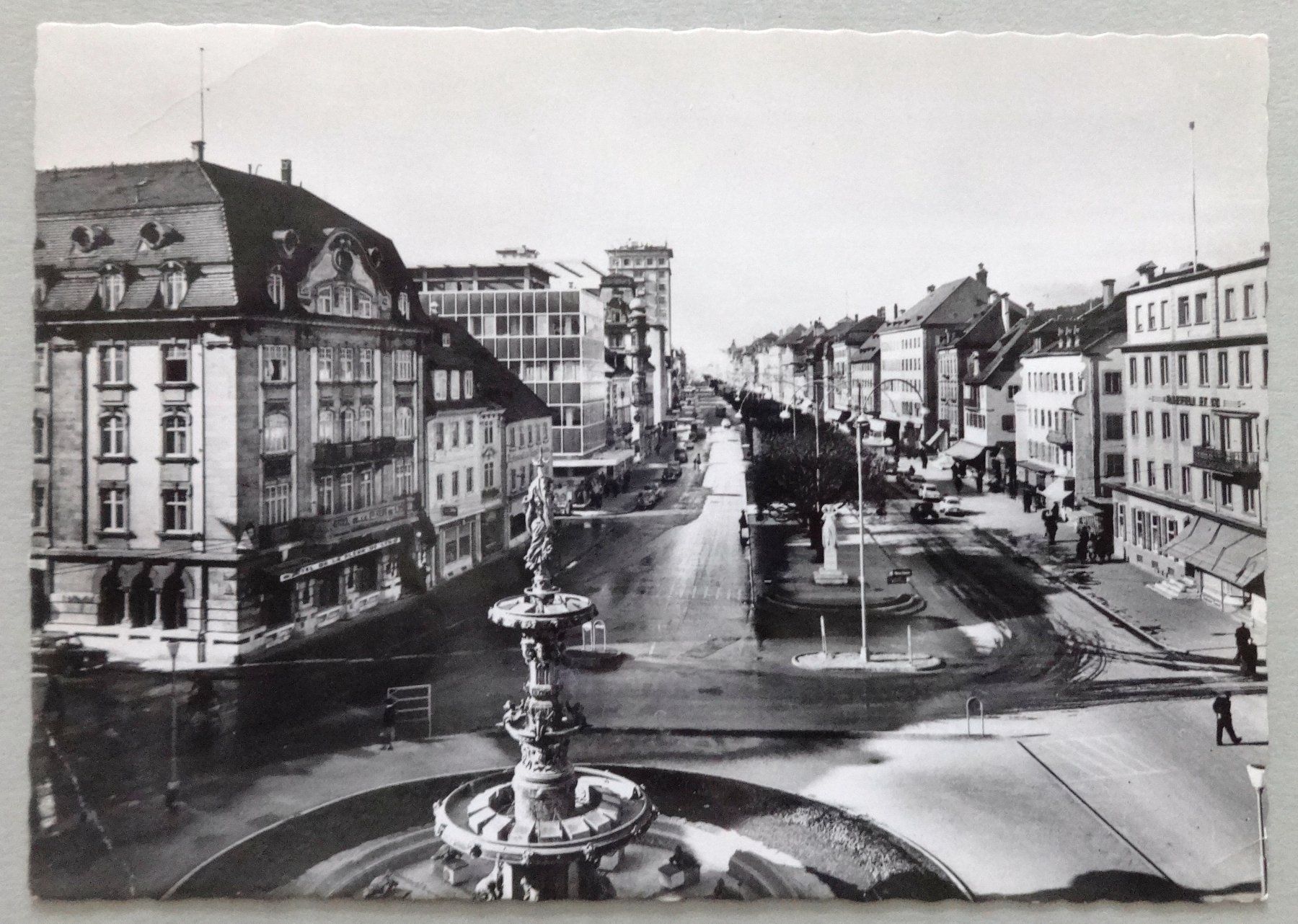 Ansichtskarten: La Chaux-de-Fonds, Av. Léopold-Robert – Defekt aus Fétigny von Billy2miny