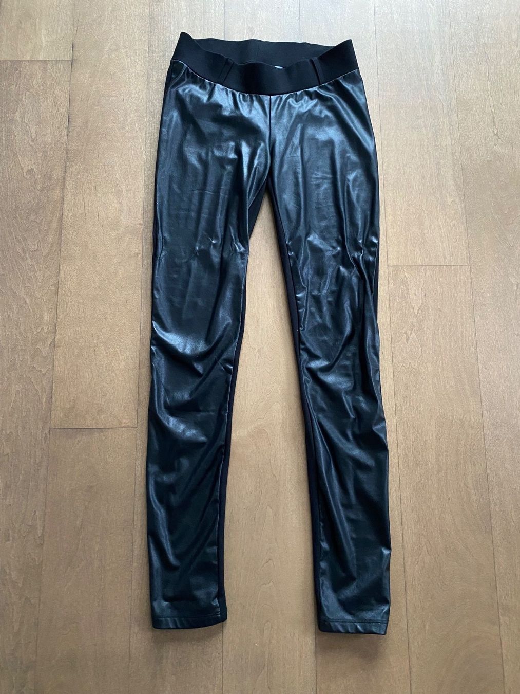 Pantaloni: Seraphine - schwarze Umstandsshose in Lederoptik Gr. 34 – Usato da Meilen venduto da kleisi01 1