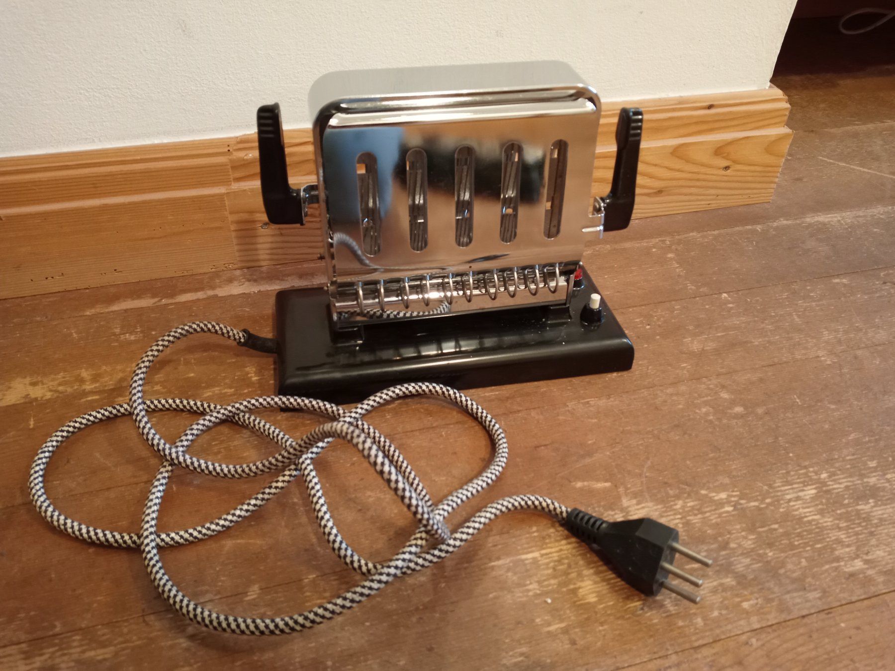 Jura Elettrodomestici da cucina: Jura Toaster – Usato da Prez-vers-Siviriez venduto da Monija70