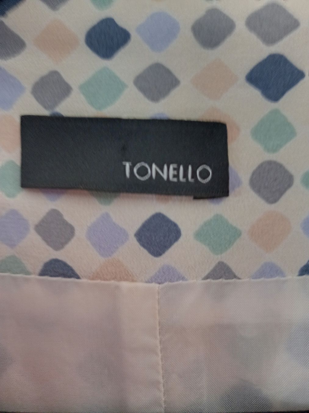 Vestiti: robe en soie Tonello, t. 40 ou 42 – Usato da Monthey venduto da 04Elisa 1