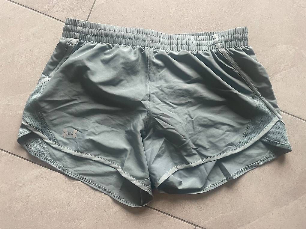 Pantaloni: 2 Neuwertige Under Armour Sporthosen – Usato da Safenwil venduto da mickeymisch 1